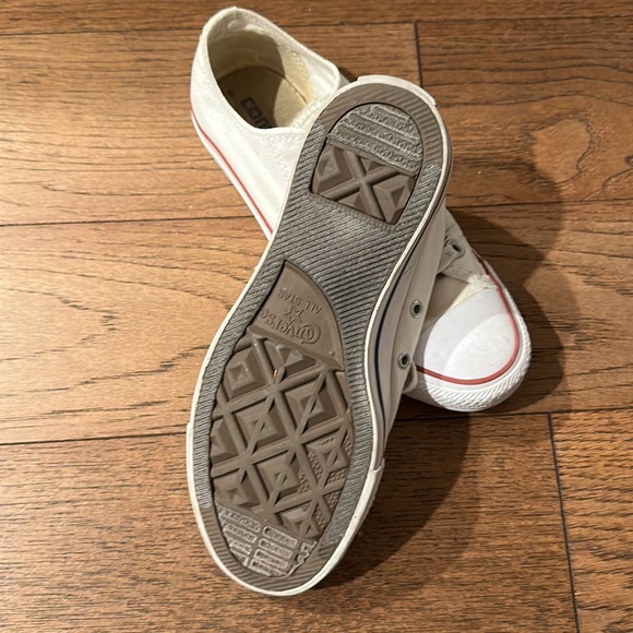 Converse tennis shoes - Picture 3 of 3